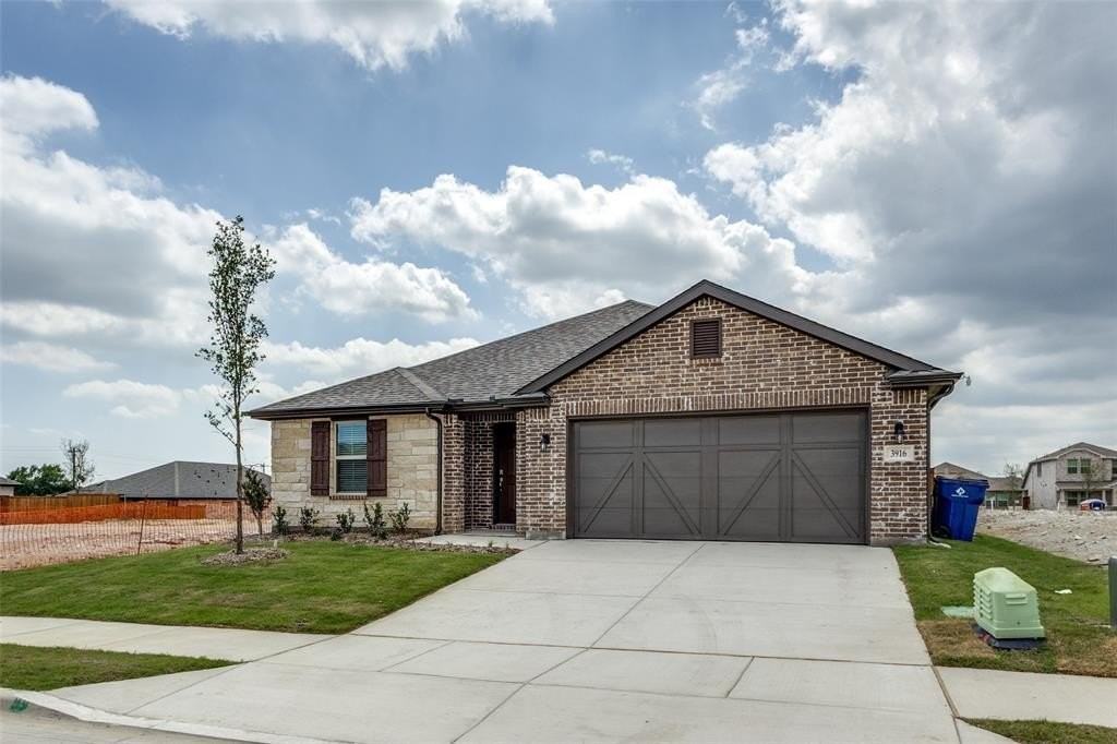 3916 Amethyst Dr - Photo 3 of 24