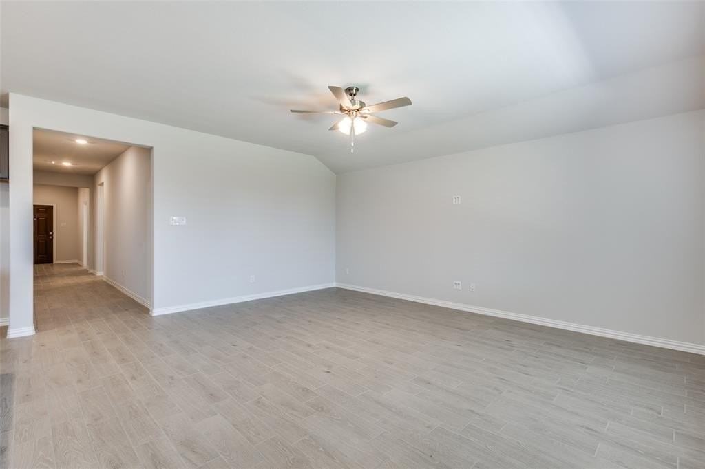 3916 Amethyst Dr - Photo 4 of 24