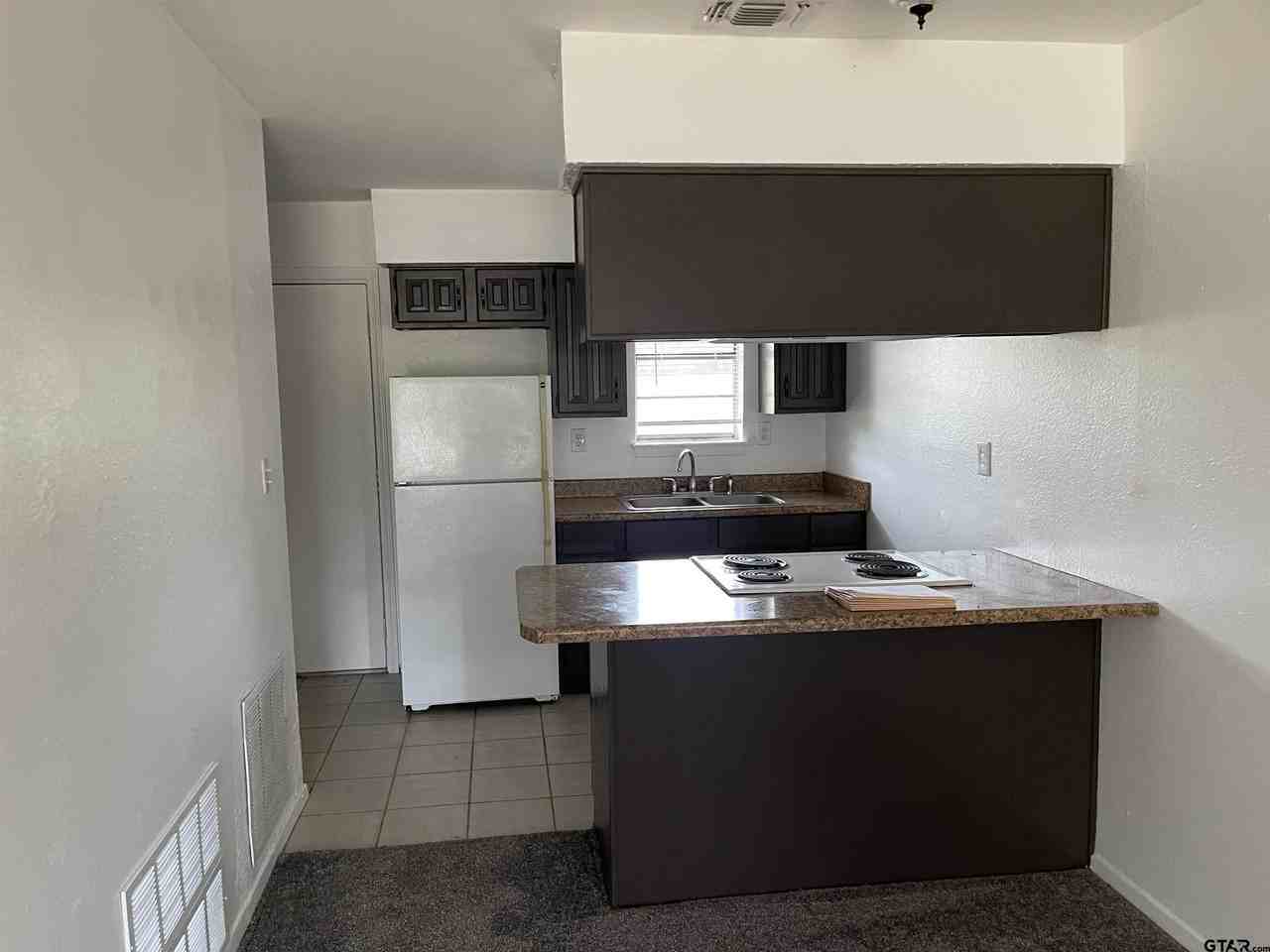 315 Circle Dr - Photo 3 of 11