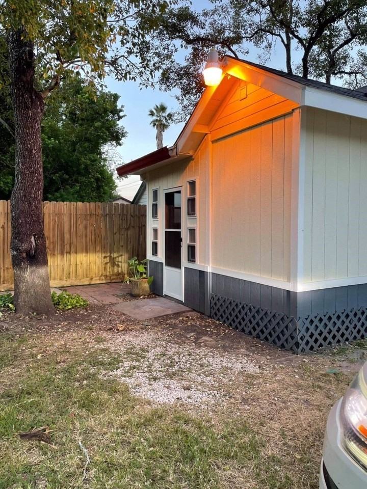 903 N Valderas St - Photo 5 of 24