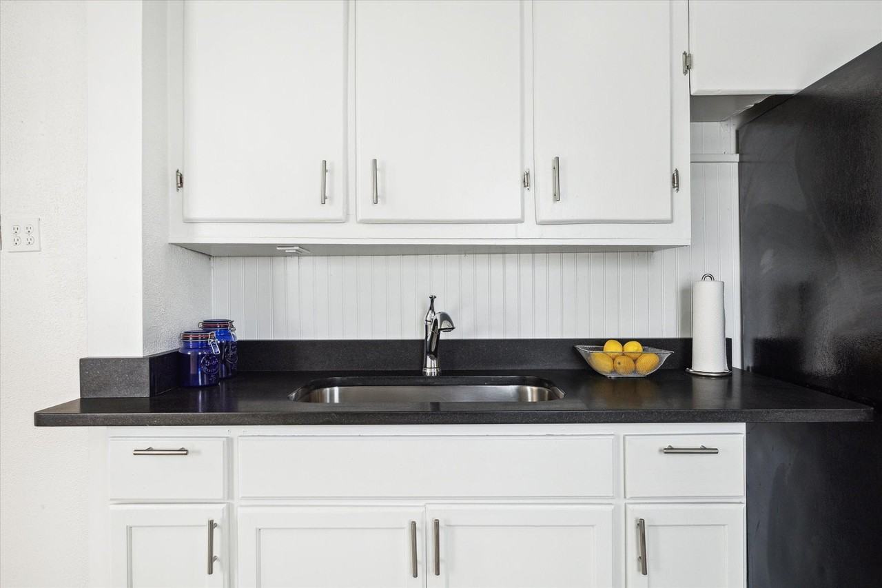 1614 Church St - Photo 7 of 12