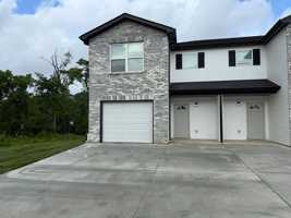 featured image of 2549 E 5th St