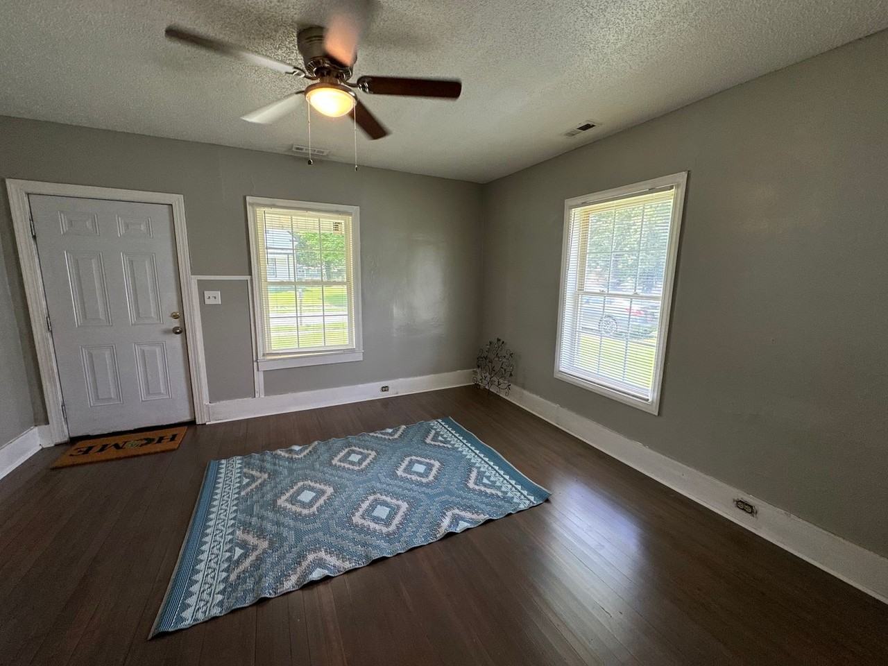 214 N King St - Photo 4 of 23