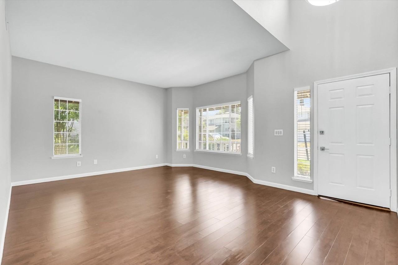 9438 Tuscany Cir - Photo 4 of 29