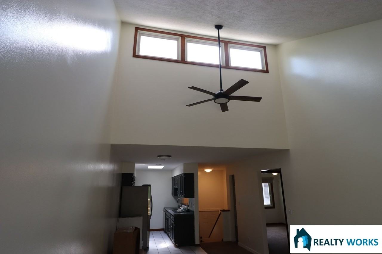230 Parkside Ln - Photo 3 of 18