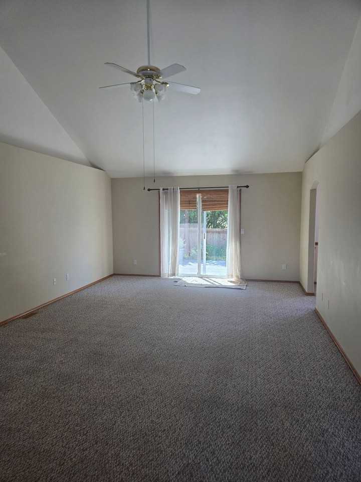 152 Newaukum Village Dr - Photo 3 of 26