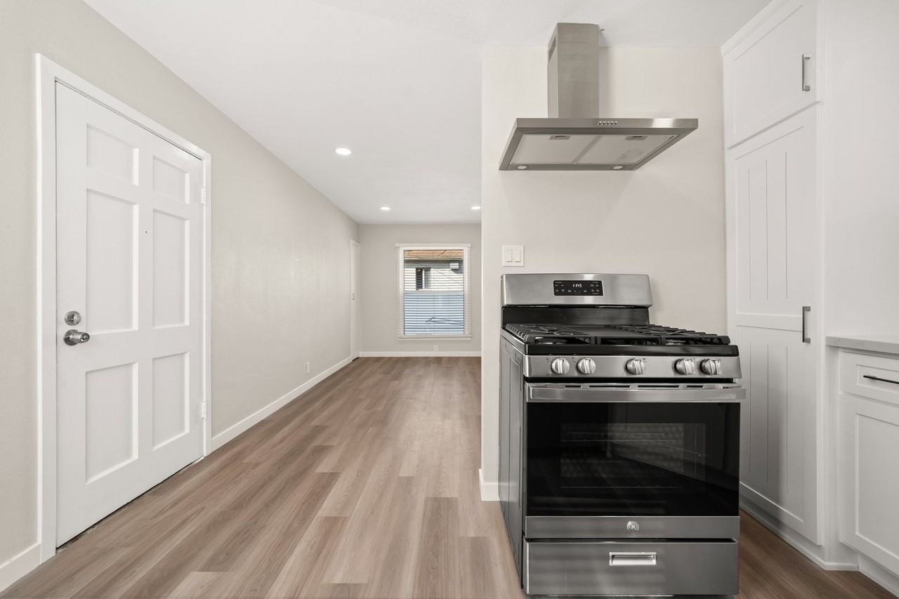 LB2464 (RUBS) - Photo 3 of 14