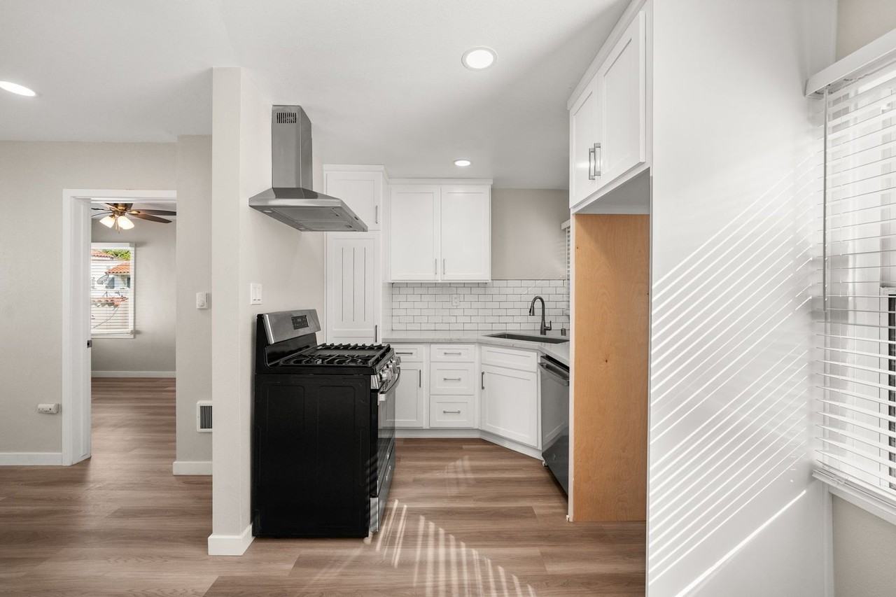 LB2464 (RUBS) - Photo 4 of 14