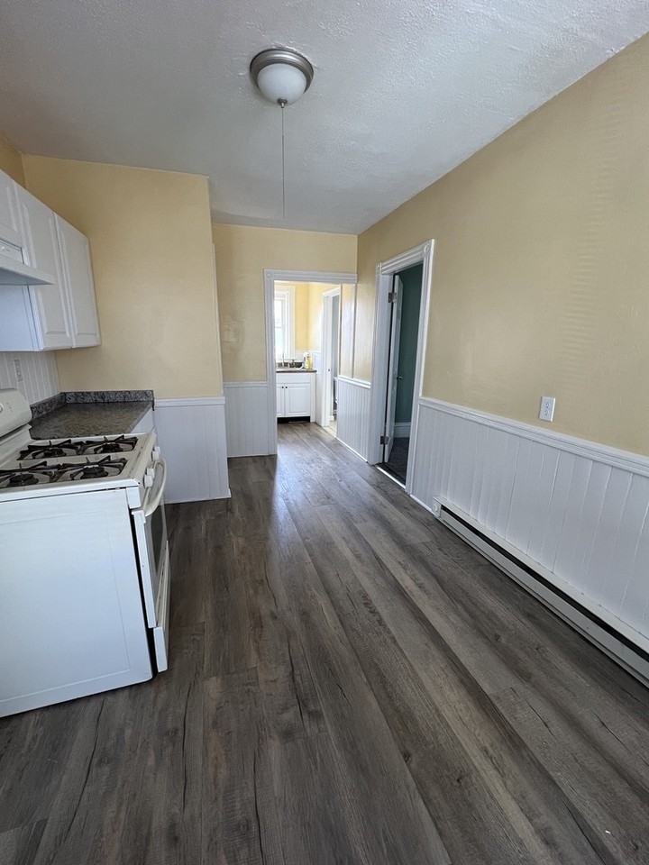 Jewel st investments, LLC (141,139,137 S.Main) - Photo 6 of 9