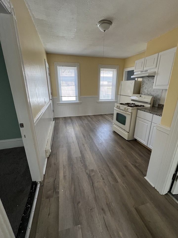 Jewel st investments, LLC (141,139,137 S.Main) - Photo 7 of 9