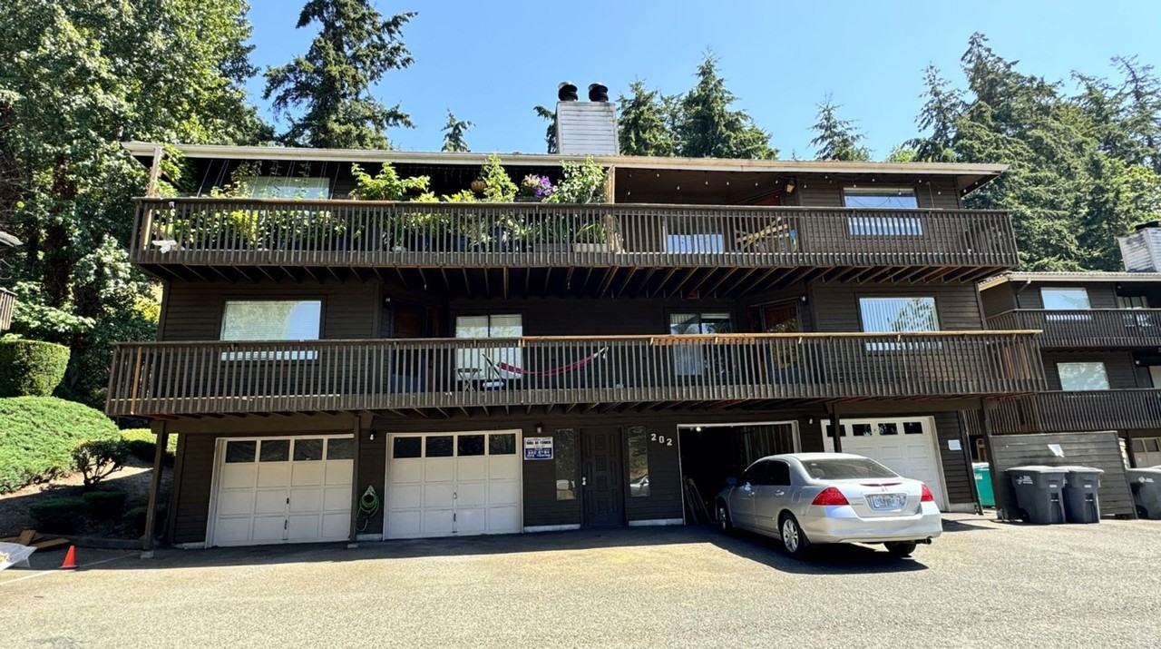 A480 - ROYAL VIEW APARTMENTS - Photo 2 of 3