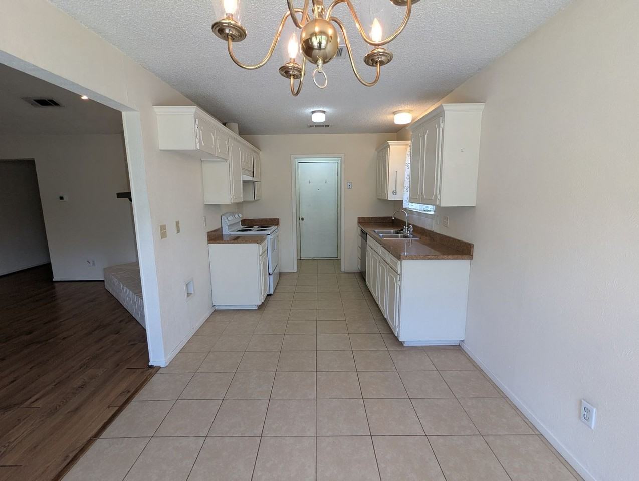 1112 Dennis Dr - Photo 7 of 22