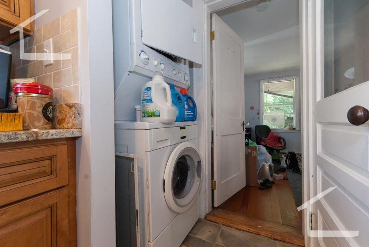 26 Woodstock Ave - Photo 2 of 5