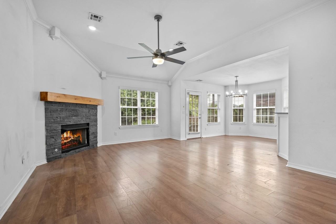 3703 Sw Surrey Ave - Photo 6 of 35