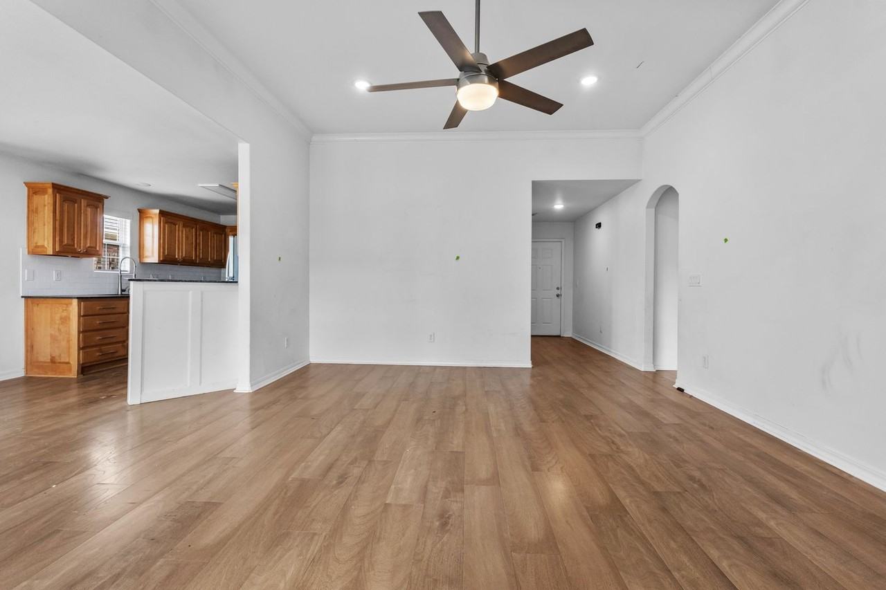 3703 Sw Surrey Ave - Photo 7 of 35