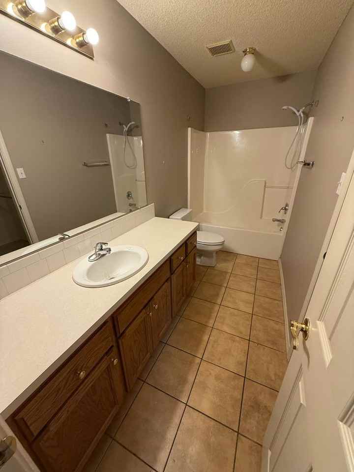 1824 Wilder Ln - Photo 3 of 14