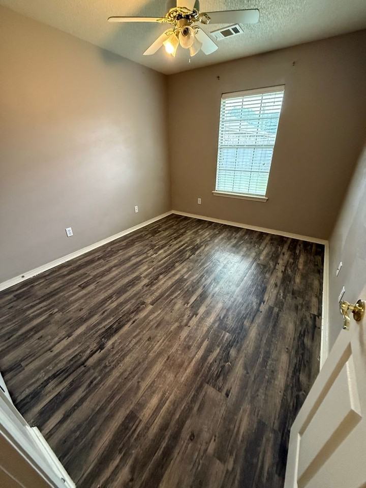 1824 Wilder Ln - Photo 5 of 14