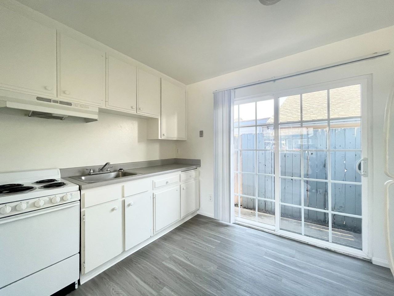 1026 S Tremont St #7 - Photo 3 of 9