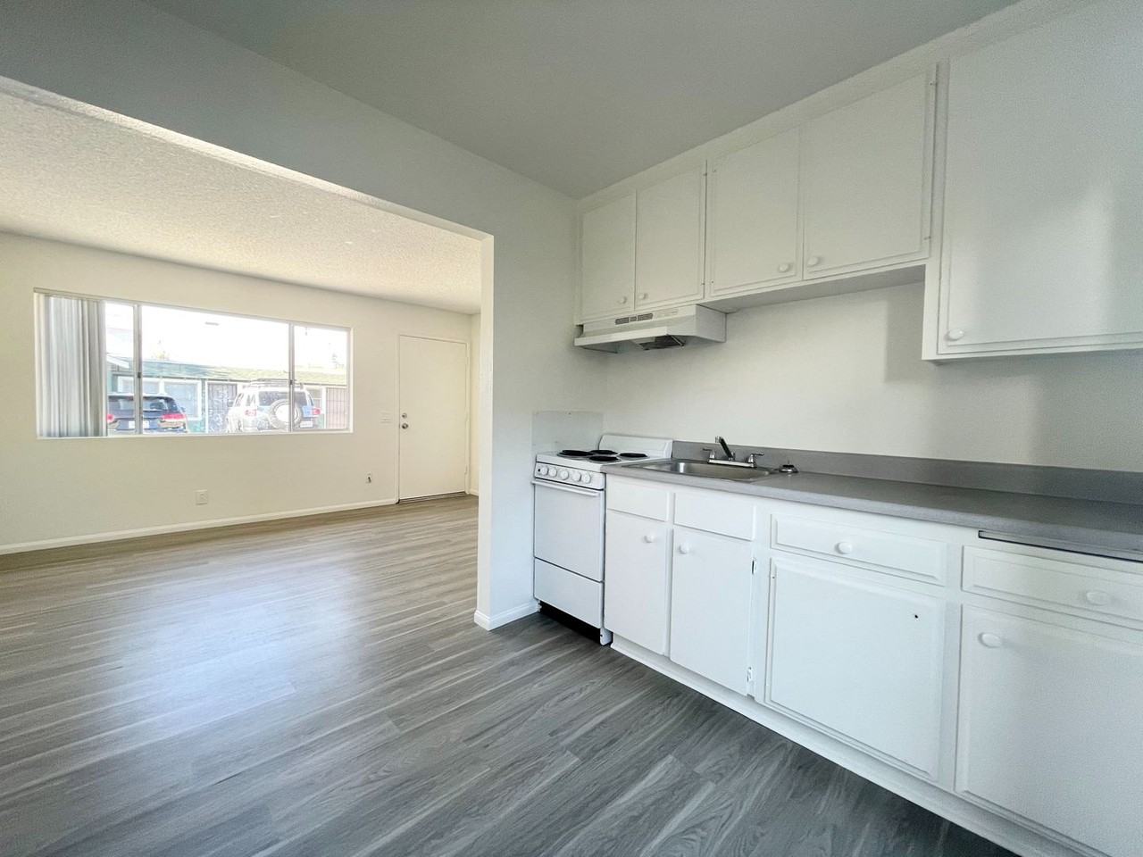 1026 S Tremont St #7 - Photo 5 of 9