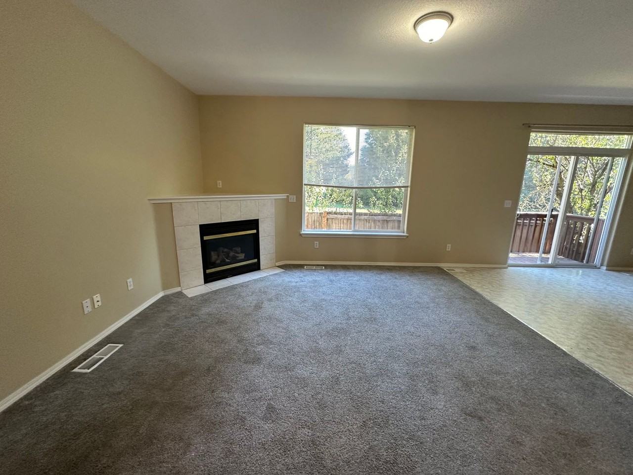 234 Se 43rd Ave - Photo 2 of 10