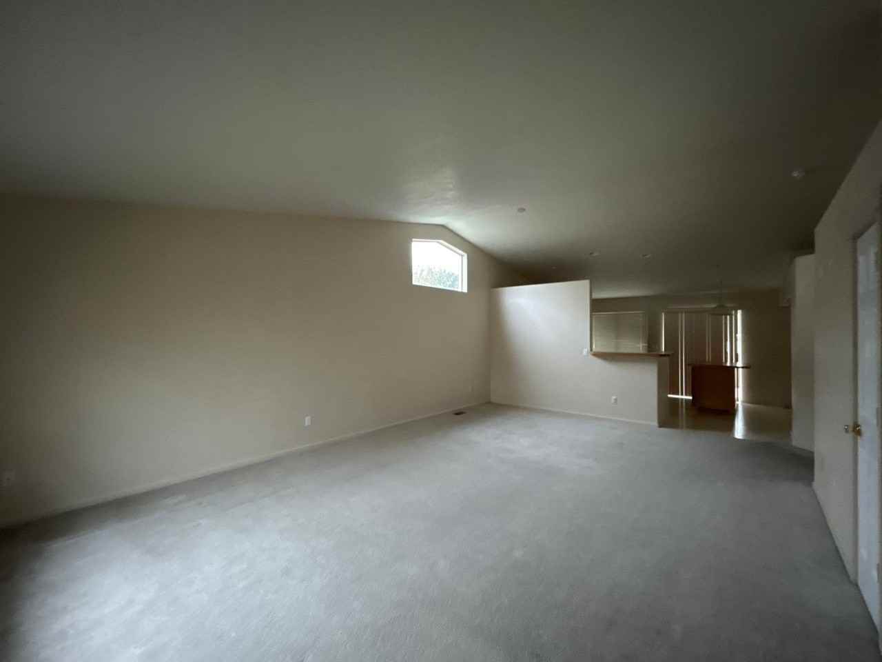 450 Ne Hillcrest St - Photo 2 of 13