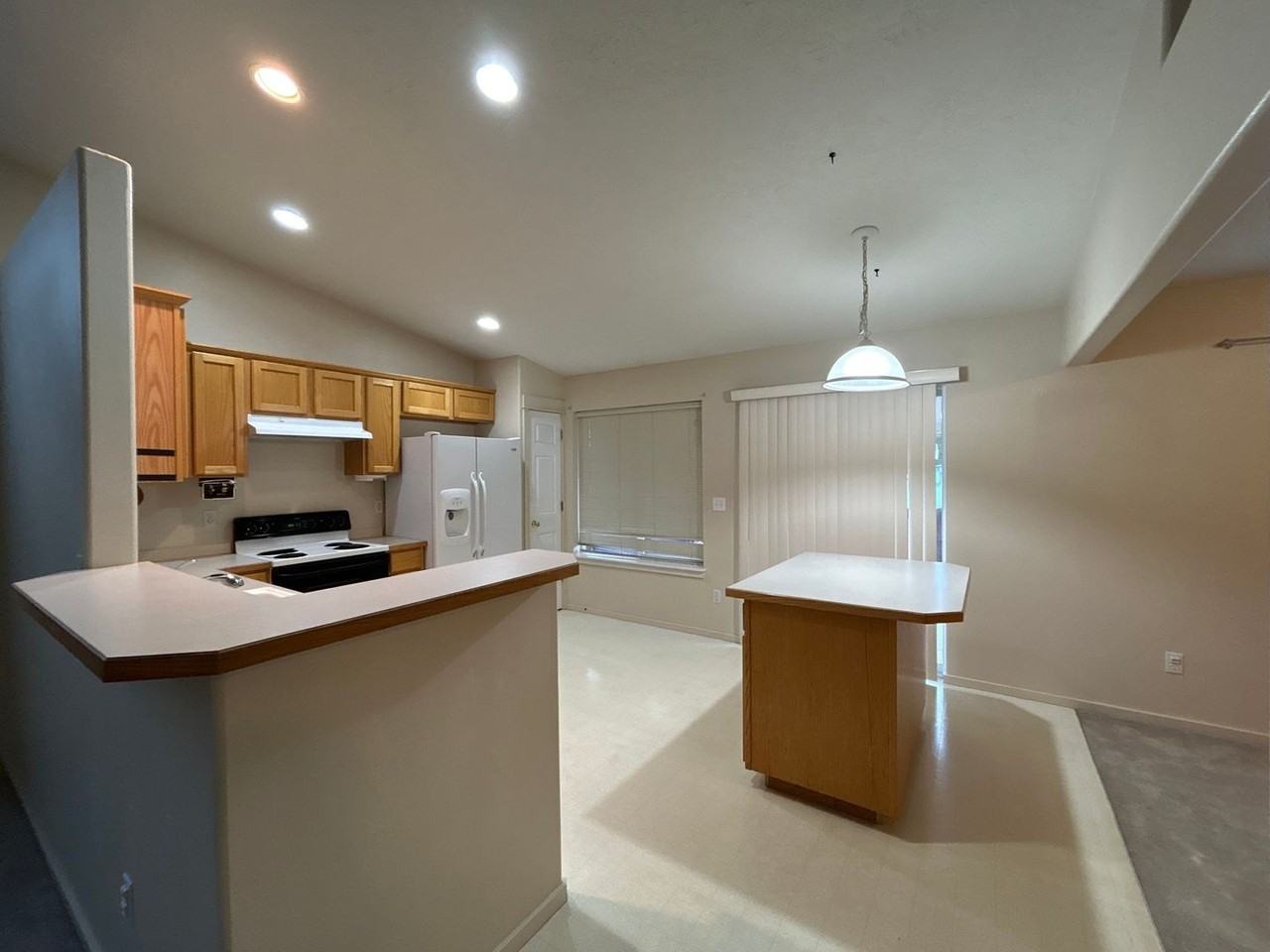 450 Ne Hillcrest St - Photo 6 of 13