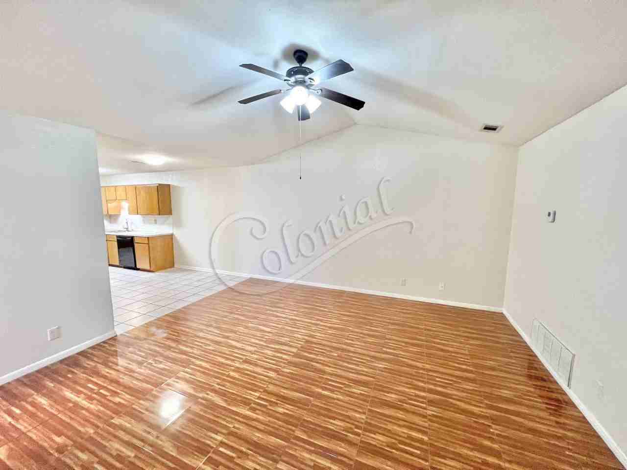 1004 W Avenue B - Photo 3 of 11