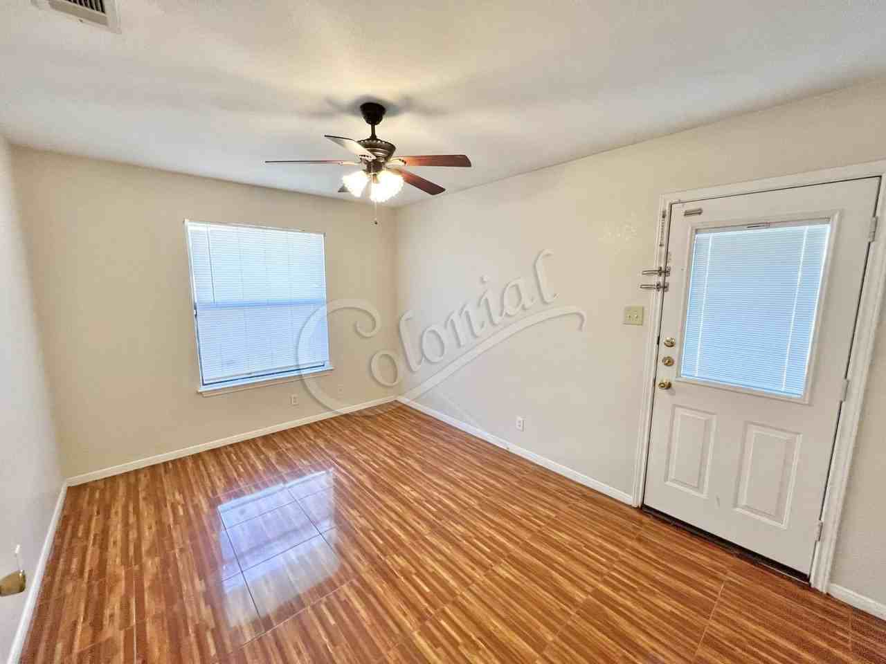 1004 W Avenue B - Photo 7 of 11