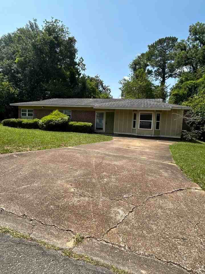 811 Bahama Dr - Photo 3 of 27