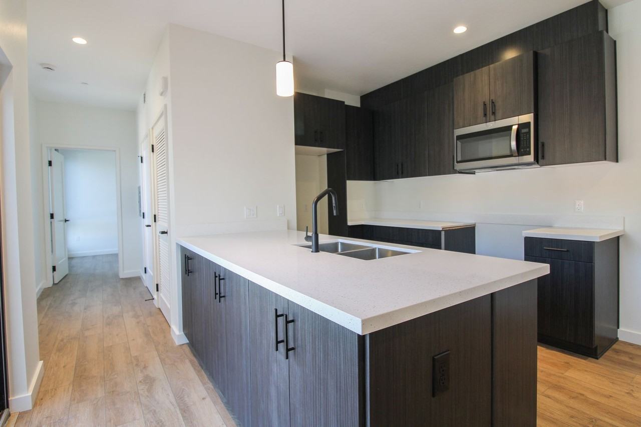 2800 Broad Street #305 - Photo 7 of 12