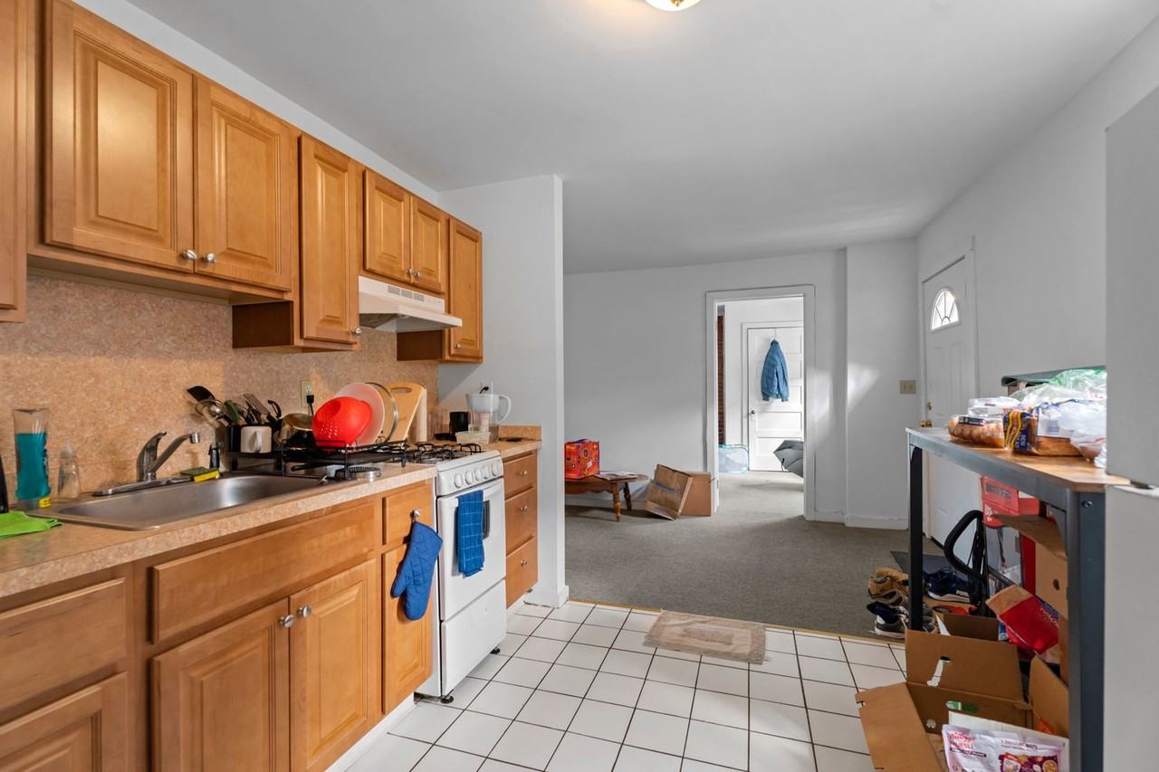 200 Park St - Photo 3 of 11