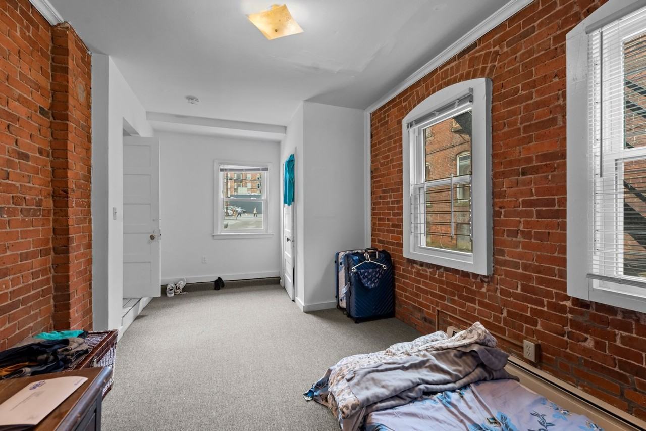 200 Park St - Photo 4 of 11