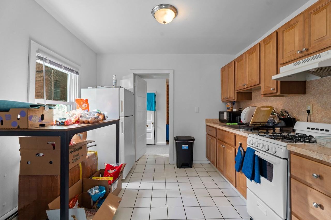 200 Park St - Photo 6 of 11