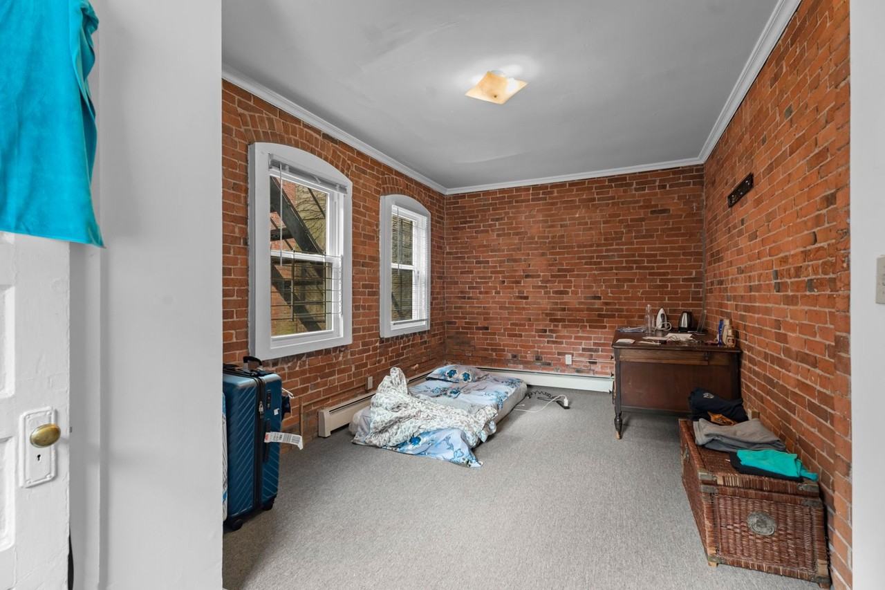 200 Park St - Photo 7 of 11