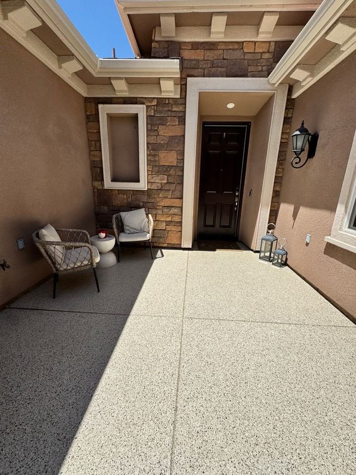 1394 N Graybark Ave - Photo 2 of 22
