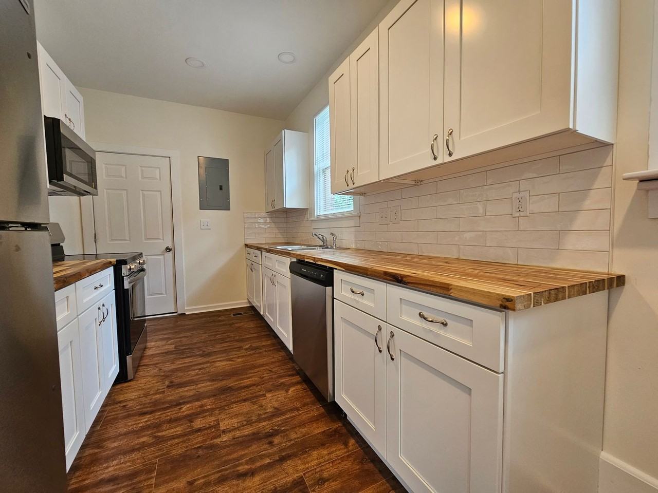 515 E 49th St - Photo 5 of 15