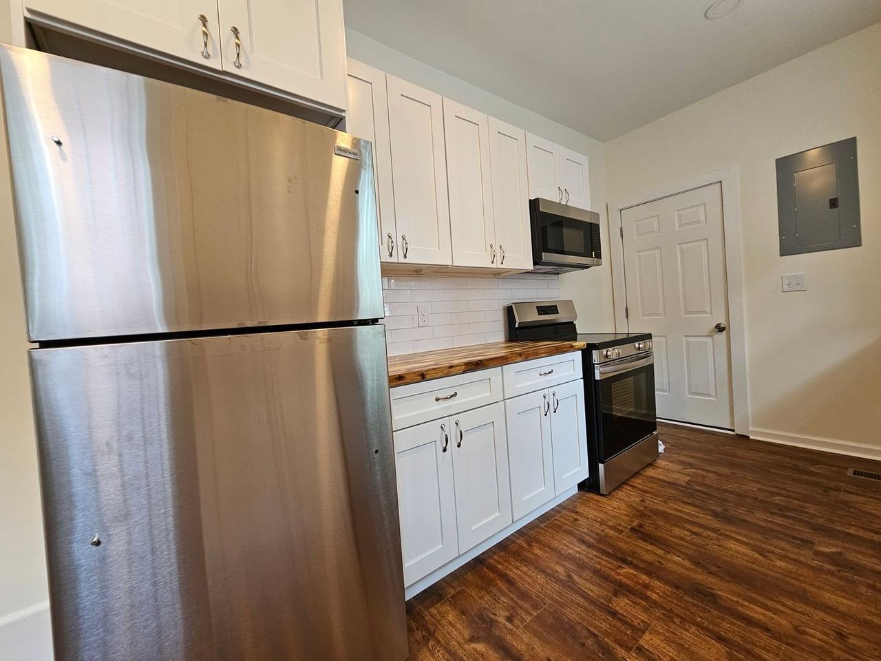 515 E 49th St - Photo 6 of 15