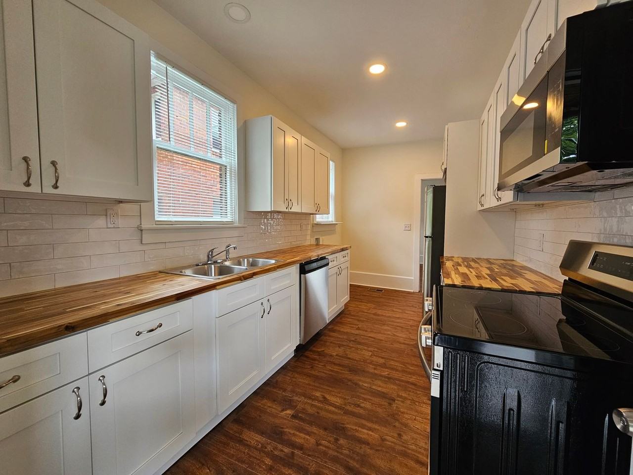 515 E 49th St - Photo 7 of 15