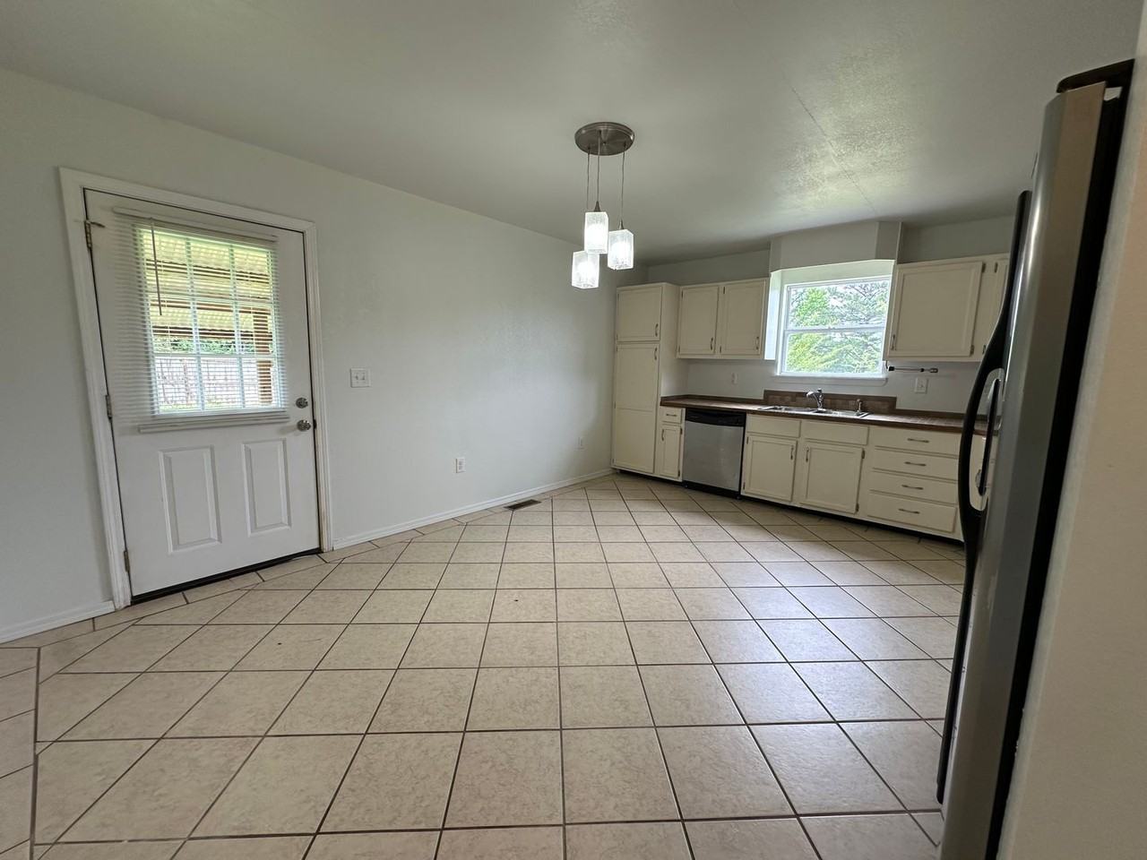 135 Price Rd - Photo 3 of 10