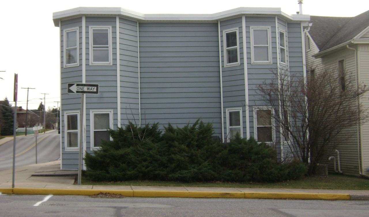 222 Center St - Photo 2 of 14