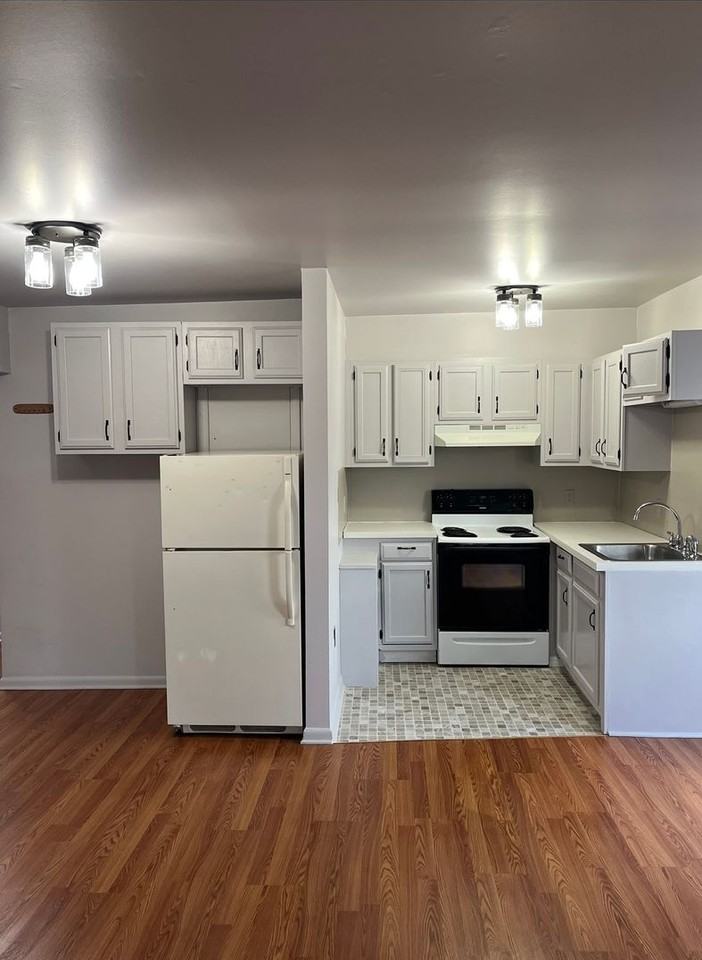 222 Center St - Photo 3 of 14