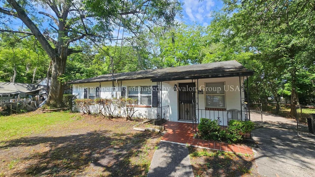 2112 Allandale Cir W - Photo 2 of 27