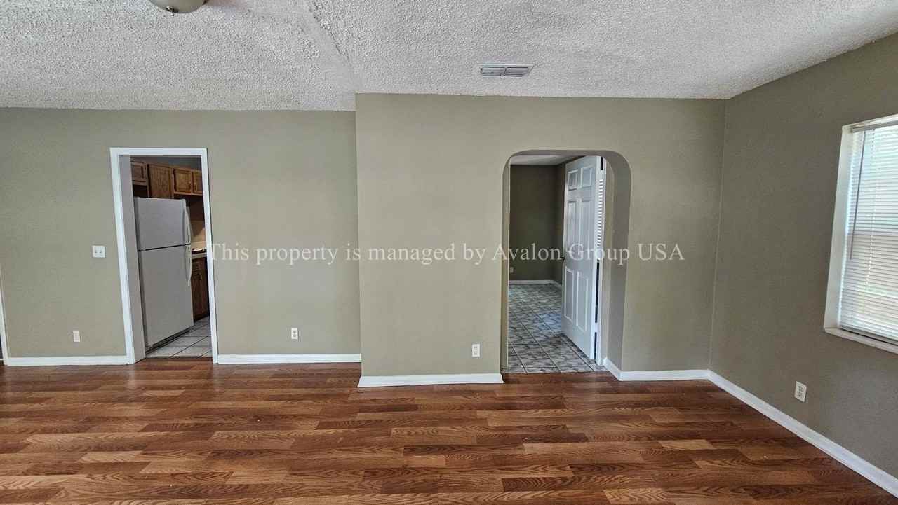 2112 Allandale Cir W - Photo 3 of 27