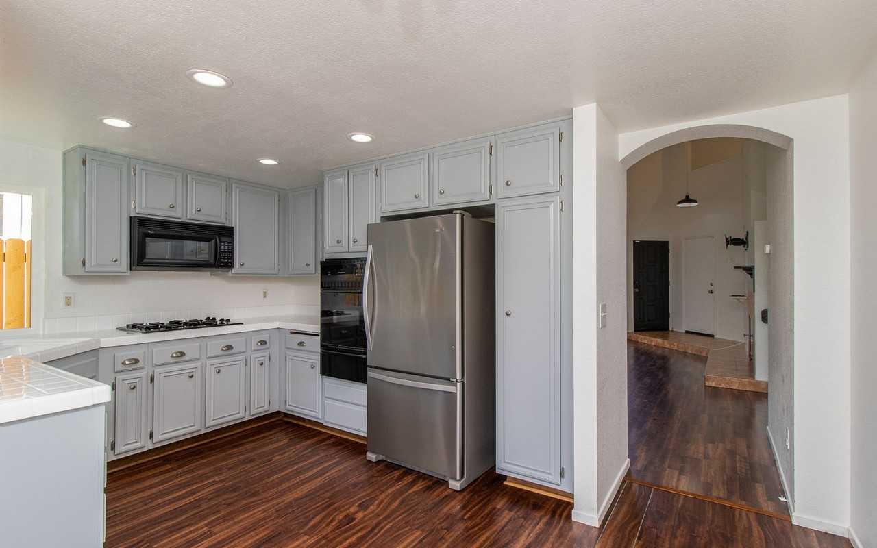 1821 Avenida Segovia - Photo 5 of 32