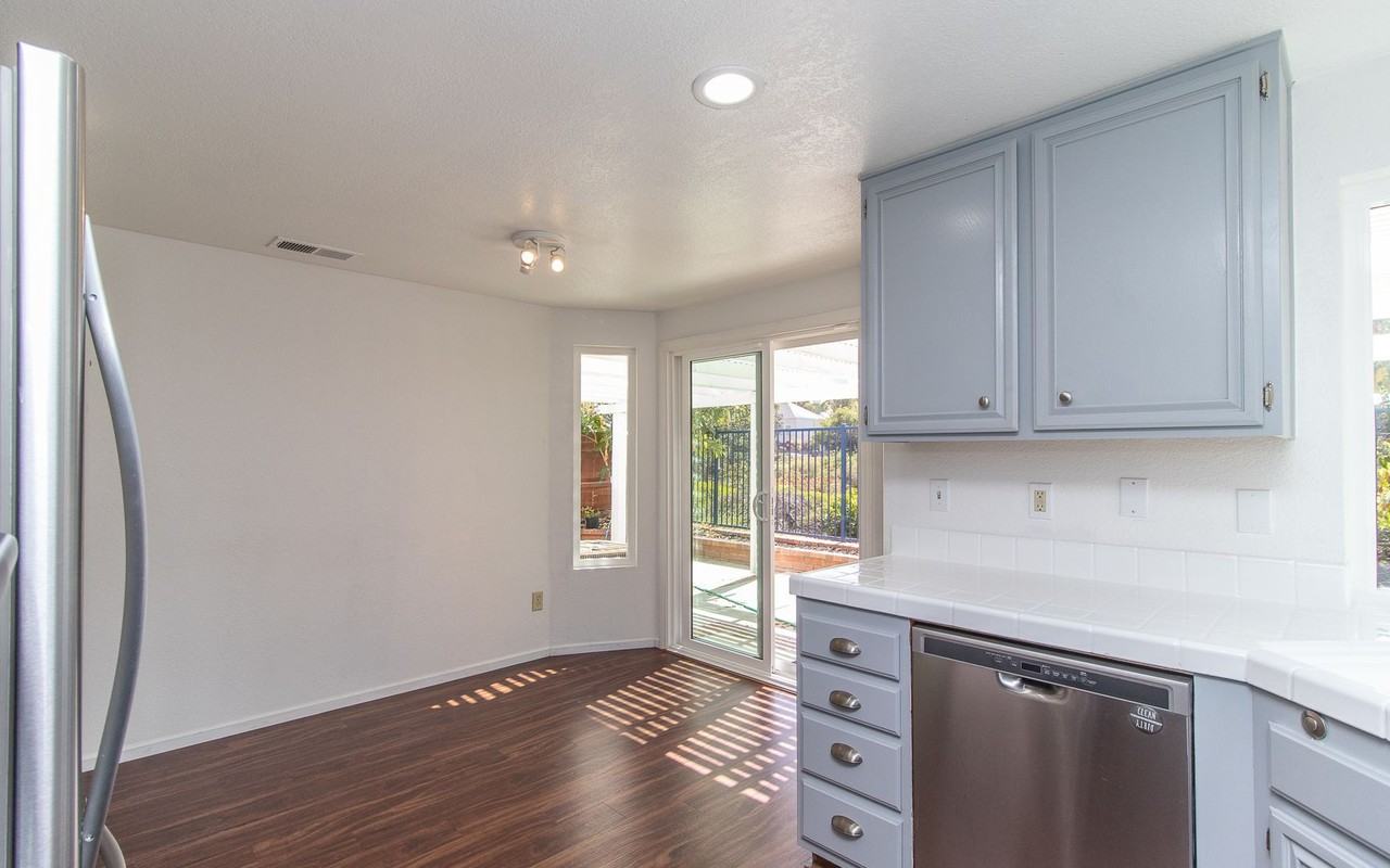 1821 Avenida Segovia - Photo 7 of 32