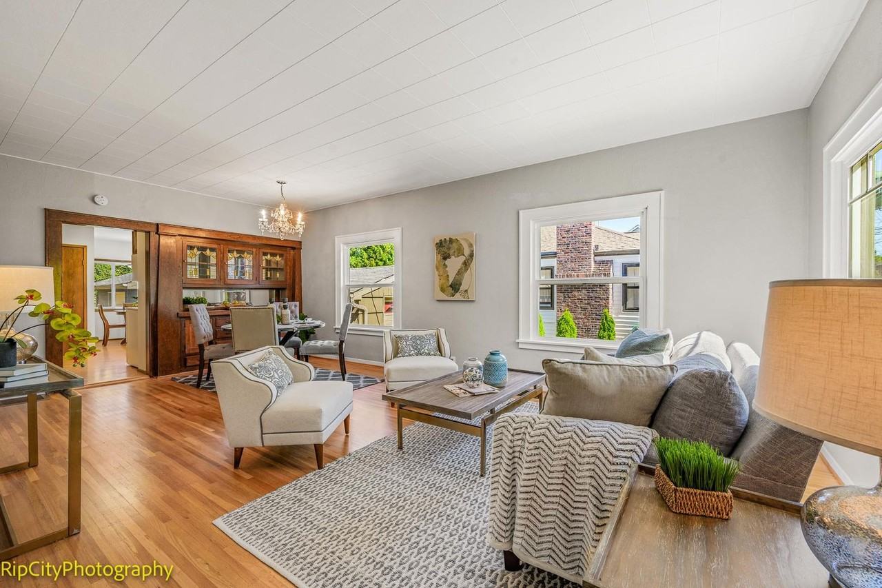 1553 N Willamette Blvd - Photo 2 of 44