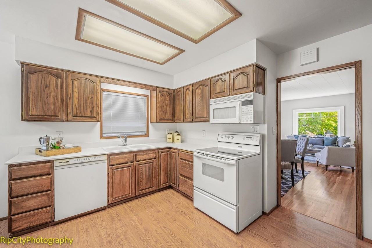 1553 N Willamette Blvd - Photo 3 of 44