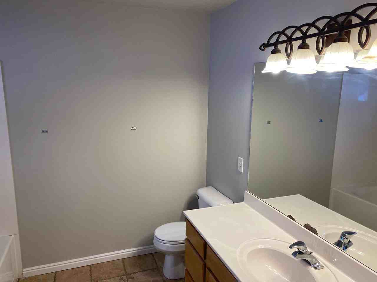 916 N 1760 W - Photo 3 of 33