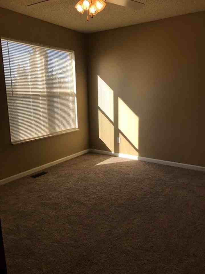 455 Widick St - Photo 7 of 22