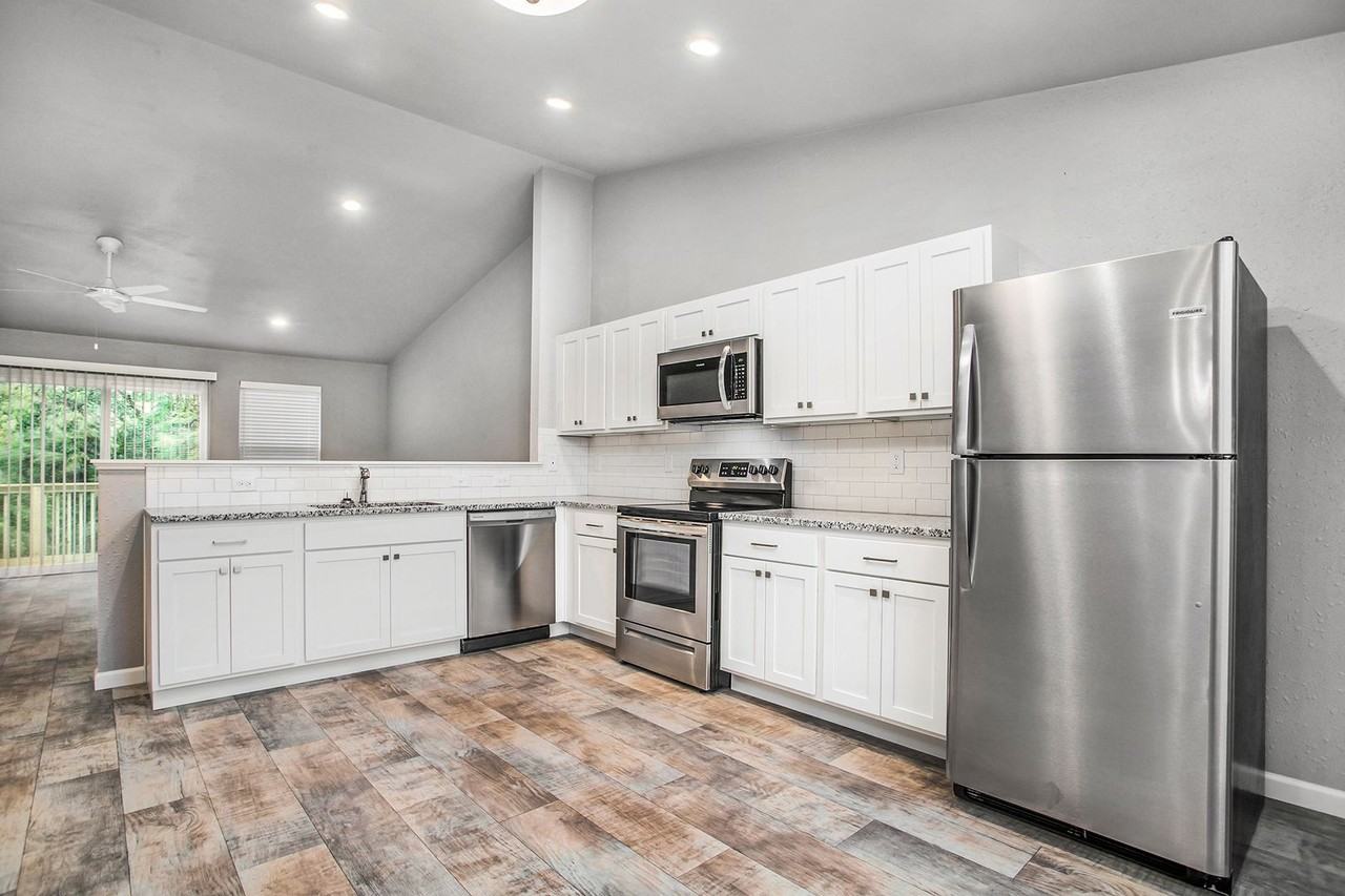 309 E Michigan Ave - Photo 2 of 23